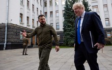 Nhận hàng nóng từ Anh, Tổng thống Ukraine nói về lối thoát xung đột duy nhất