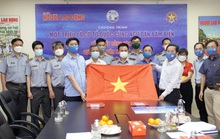Trao tặng 100.000 lá cờ Tổ quốc cho Cục Kiểm ngư Việt Nam