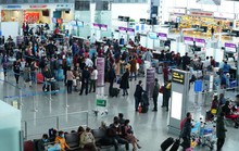 Sân bay Nội Bài hạn chế người đưa tiễn