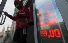 Mỹ gây thêm áp lực lên tài chính Nga