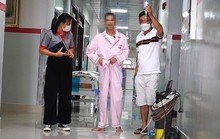 Điều kỳ diệu gì làm người đàn ông 13 năm liệt giường giờ đứng lên được?