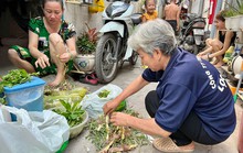 Người lao động thắt lưng buộc bụng