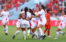 Ghi 2 bàn trong 3 phút, tuyển nữ Philippines thắng ngược Myanmar