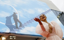 Cận cảnh “hớ hênh” trên thảm đỏ Cannes 2022