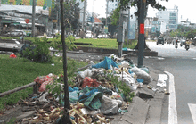 TP HCM: Rác thải tràn lan đường phố
