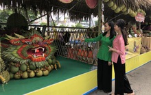 Giới trẻ TP HCM nô nức "check in" ở lễ hội trái cây "Trên bến dưới thuyền"