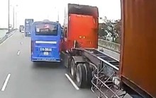Hú vía cú tạt đầu của xe buýt vào xe đầu kéo trên Xa lộ Hà Nội