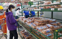 Giá xăng giảm, vì sao một số mặt hàng ở TP HCM chưa giảm giá?
