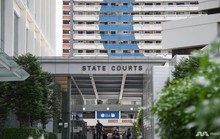 Gã trai đi tù vì quay trộm hàng xóm tắm ở Singapore