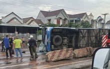 Lật xe khách trên Quốc lộ 1, nhiều người hoảng loạn kêu cứu, 1 phụ nữ tử nạn