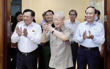 Hình ảnh Tổng Bí thư Nguyễn Phú Trọng tiếp xúc cử tri tại Hà Nội