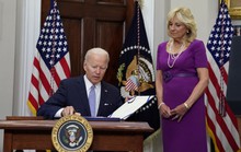 Tổng thống Joe Biden ký luật kiểm soát súng đạn