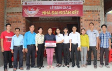 Agribank huyện Cai Lậy tặng 3 nhà đại đoàn kết