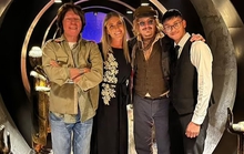 “Cướp biển” Johnny Depp chi đậm mừng thắng kiện vợ cũ