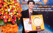 Nguyễn Minh Công nhận giải cống hiến Sống bằng sáng tạo