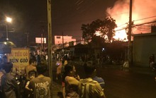TP HCM: Kho hóa chất cháy dữ dội sau tiếng nổ, nhiều người bỏ chạy