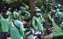 Grab lách luật để thu phụ phí nắng nóng?