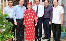 Bí thư Nguyễn Văn Nên thăm nhà nghiên cứu Nguyễn Đình Tư