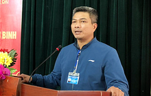 Chủ tịch xã cùng nữ kế toán cắt xén tiền chống dịch đi chúc Tết, làm phong bì tiếp khách
