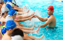 Miễn phí dạy bơi cho hơn 150 trẻ em có hoàn cảnh khó khăn ở Hà Nội
