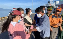 Đón 5 ngư dân Bình Thuận sống sót kỳ diệu sau 12 ngày đêm lênh đênh trên biển