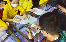 Giá vàng hôm nay 28-7: Vàng SJC loạn giá