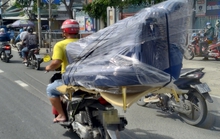 Đủ kiểu xe máy vi phạm giao thông
