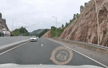 CLIP: Tài xế chạy ngược chiều trên cao tốc có tốc độ tối đa 100 km/giờ
