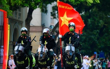 Mãn nhãn dàn kỵ binh diễu hành trên phố Hà Nội