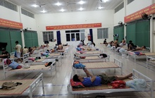 NÓNG: Hàng chục người cùng bơi sông trốn khỏi casino ở Campuchia
