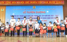Trao tặng hàng trăm phần quà trung thu cho con công nhân