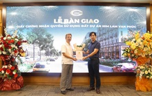 Him Lam Land bàn giao sổ đỏ cho cư dân Him Lam Vạn Phúc