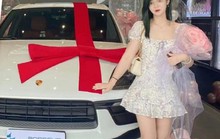 Hot girl Trung Quốc bị “ném đá” vì khoe sắm xe sang