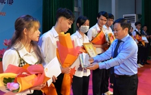 LĐLĐ tỉnh Quảng Ngãi tuyên dương các tân sinh viên là con em đoàn viên, người lao động có thành tích xuất sắc