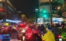 Trung tâm TP HCM kẹt xe nghiêm trọng sau cơn mưa chiều