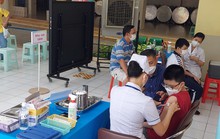 TP HCM: Đi từng ngõ, gõ từng nhà thuyết phục người dân tiêm vắc-xin Covid-19