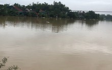 Hà Tĩnh: Mưa lớn gây ngập quốc lộ 1, lực lượng chức năng buộc phải cấm đường