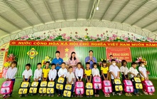 Công đoàn Khánh Việt tặng quà cho 820 học sinh có hoàn cảnh khó khăn