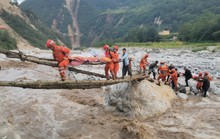 Trung Quốc chạy đua cứu hộ vụ động đất khiến 65 người thiệt mạng