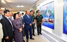 Khai mạc triển lãm ảnh Một triệu lá cờ Tổ quốc cùng ngư dân bám biển