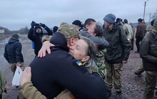 Nga và Ukraine trao đổi tù binh lớn ngày cuối năm 2022