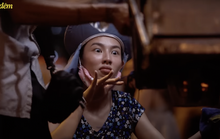Hoa hậu Thùy Tiên mặc đồ bộ, tất tả bán khô mực ở Nhà thờ Đức Bà