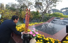 Lãnh đạo TP HCM dâng hoa, dâng hương tưởng niệm các anh hùng liệt sĩ