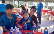 Ai cũng có Tết