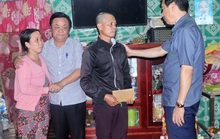Bộ trưởng Lê Minh Hoan thăm hỏi gia đình bé Hạo Nam