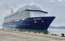 Tàu du lịch chở hơn 2.300 khách xông đất Bà Rịa - Vũng Tàu