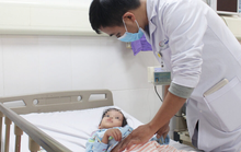 Bé gái 5 tuổi mắc bệnh hiếm, từng nhiều lần bị lồng ruột