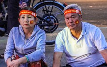Cổ động viên đi hơn 100 km đến TP HCM cổ vũ đội tuyển Việt Nam