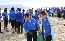 Hơn 3.000 người dọn hàng tấn rác tại vịnh Đà Nẵng