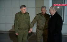 Tổng thống Nga bất ngờ đến trụ sở điều phối chiến dịch Ukraine